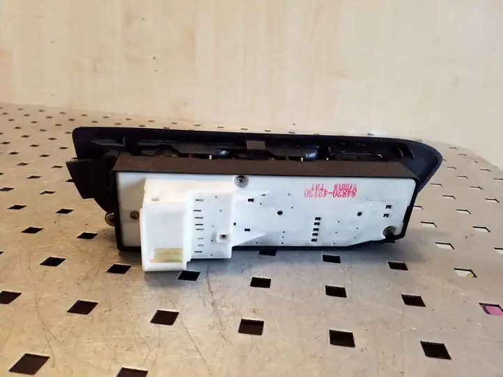 Toyota RAV 4 (XA20) (2000 - 2005) 8482042130 Блок кнопок стеклоподъемников — фото 3