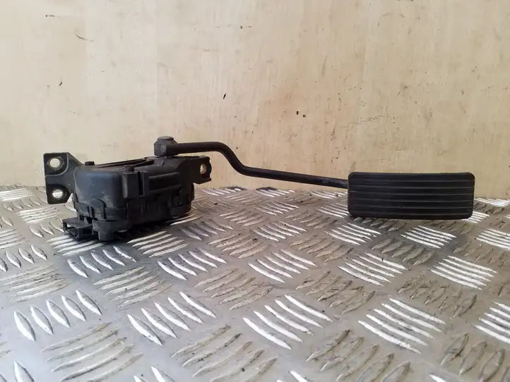 Volvo S40, V40 (2000 - 2004) 30865642 Педаль акселератора — фото 3