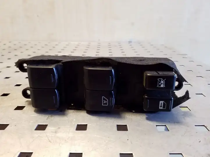 Subaru Outback (2009 - 2014) Кнопка стеклоподъемников — фото 1