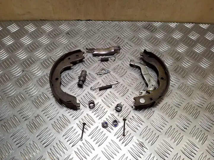 Subaru Outback (2009 - 2014) Колодки ручного тормоза — фото 2