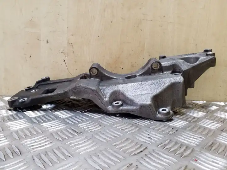 Land Rover Freelander 2 - LR2 (2006 - 2010) 9661310080 Кронштейн генератора — фото 4