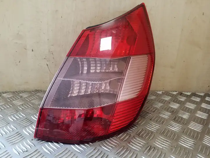 Renault Scenic II - Grand scenic II (2003 - 2006) 8200127702E Задний фонарь в кузове — фото 1