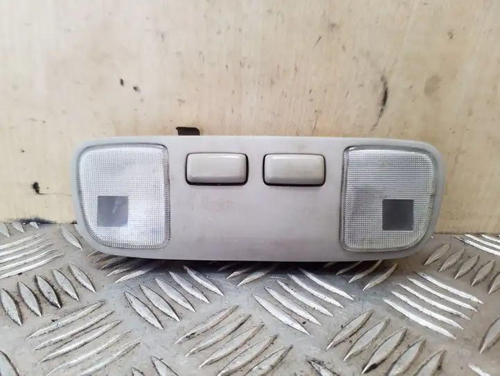 Toyota Avensis Verso (2001 - 2004) Передняя подсветка — фото 1