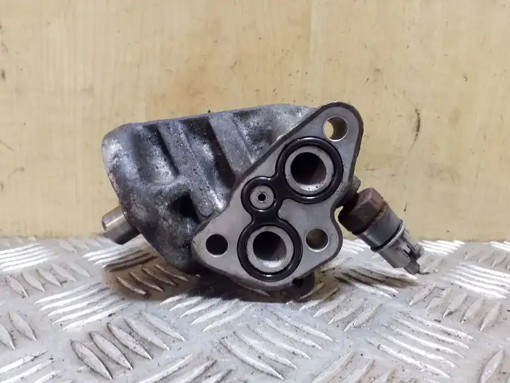 Toyota Corolla E120 E130 (2000 - 2004) Кронштейн масляного фильтра — фото 2