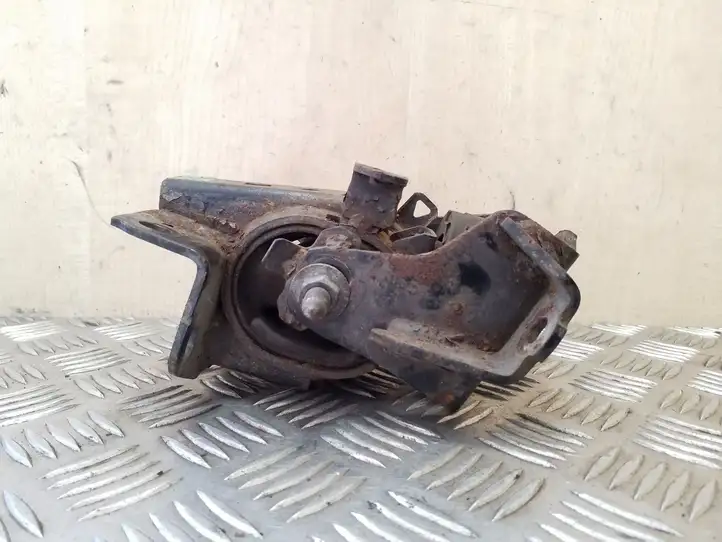 Toyota Corolla E120 E130 (2004 - 2007) 123720D080 Опора двигателя — фото 1