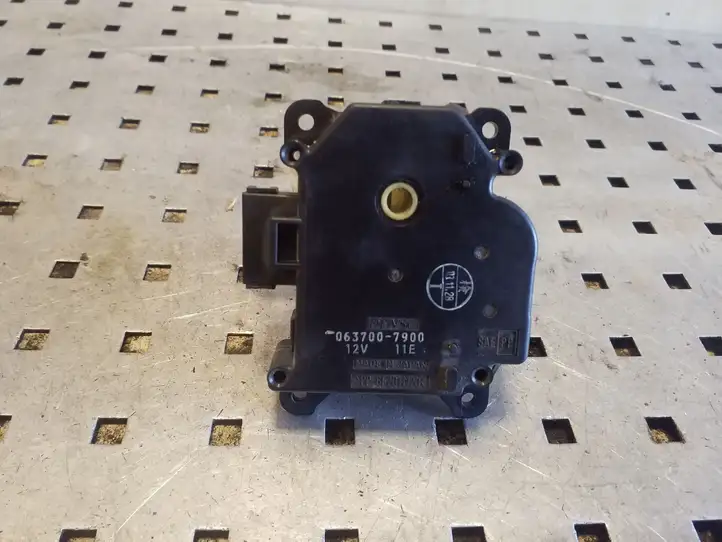 Toyota Yaris (2003 - 2005) 0637007900 Двигатель задвижки потока воздуха — фото 1