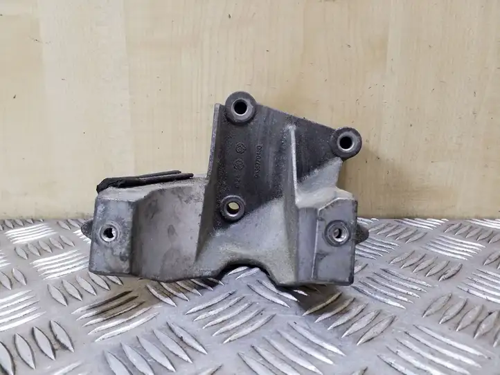 Peugeot 307 CC (2001 - 2005) 9638770480 Кронштейн двигателя — фото 6