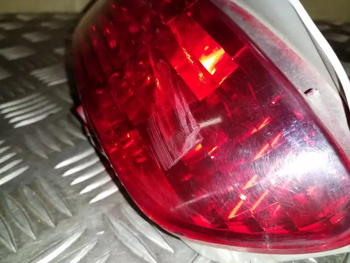 Lexus RX 330 - 350 - 400H (2006 - 2009) Задняя противотуманная фара — фото 6