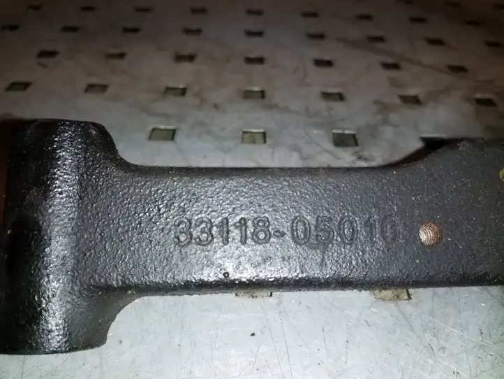 Toyota Avensis T270 (2012 - 2015) 3311805010 Кронштейн двигателя — фото 3