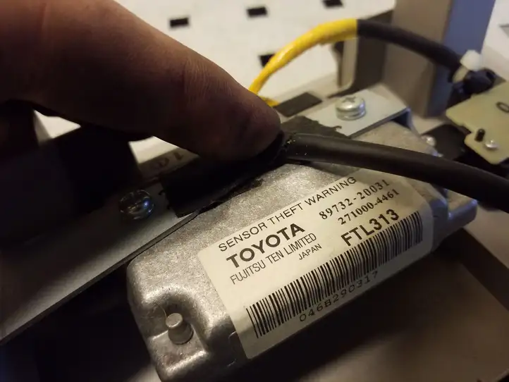 Toyota Avensis T270 (2012 - 2015) 8973220031 Передняя подсветка — фото 2