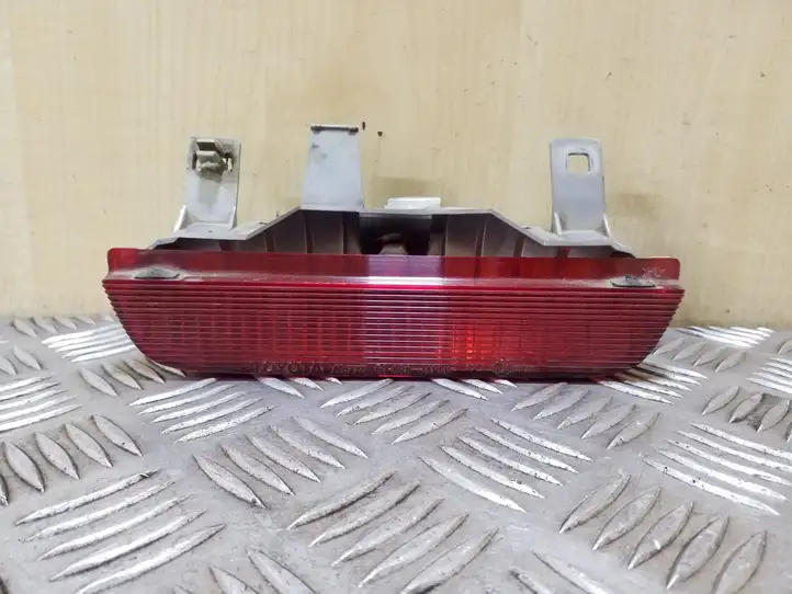 Toyota Yaris Verso (1999 - 2005) Дополнительный стоп фонарь — фото 1