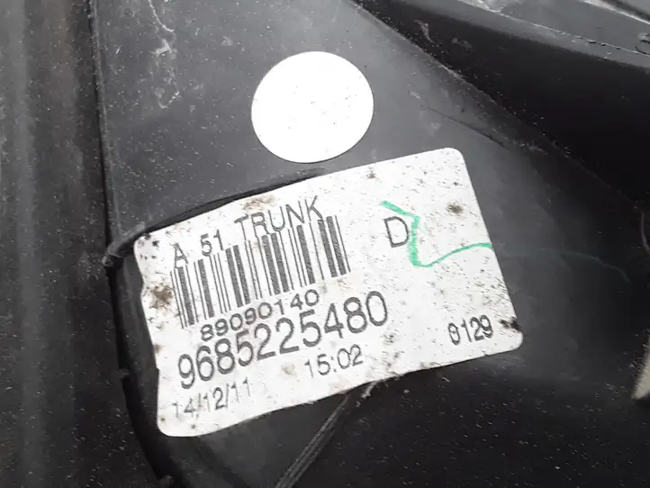 Citroen C3 (2009 - 2013) 9685225480 Задний фонарь в крышке багажника — фото 6