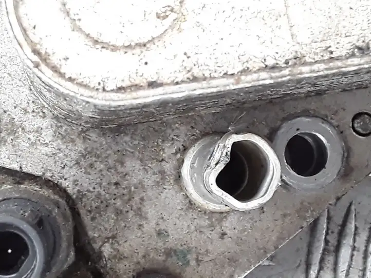 Fiat Croma (2005 - 2011) 5989070241 Кронштейн масляного фильтра — фото 7