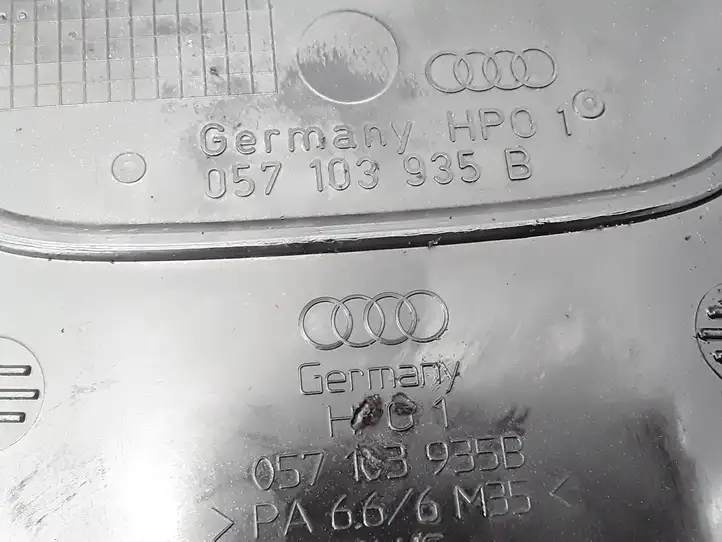 Audi A8 S8 D2 4D (1999 - 2002) 057103935B Крышка двигателя декоративная — фото 2