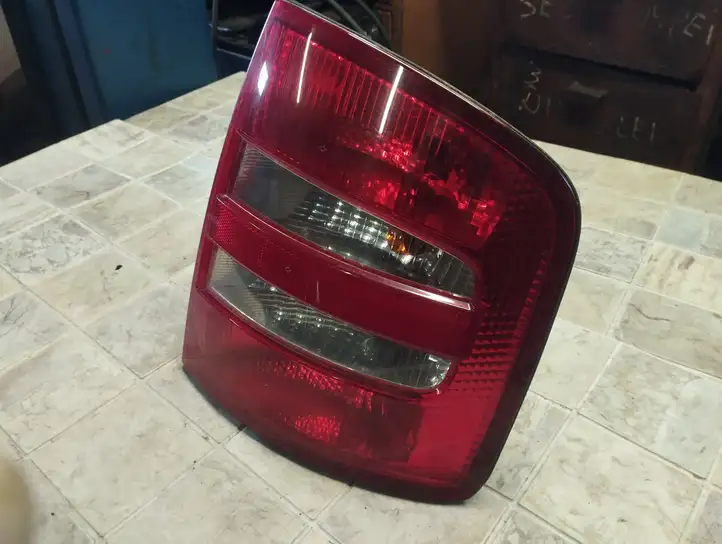 Skoda Fabia Mk1 (6Y) (1999 - 2007) 6Y9945096B Задний фонарь в кузове — фото 2