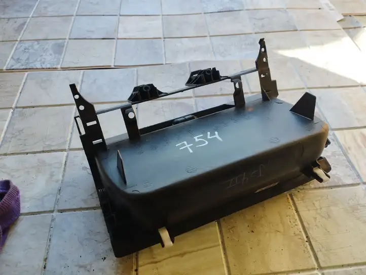 Mazda 6 (2002 - 2005) GJ6A5524XA02 Вещевой ящик — фото 3