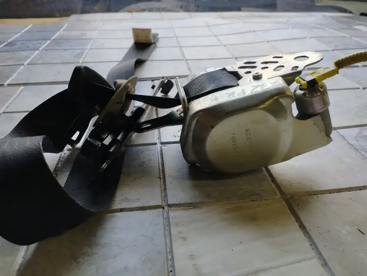 Toyota Corolla Verso AR10 (2004 - 2009) 201021 Передний ремень безопасности — фото 2