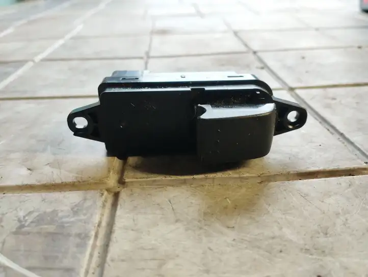Mazda 5 (2005 - 2010) CC3366370A Кнопка стеклоподъемников — фото 3