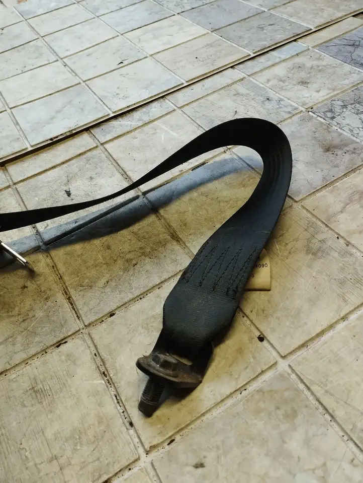 Mazda 5 (2005 - 2010) Ремень безопасности 3-го ряда — фото 4