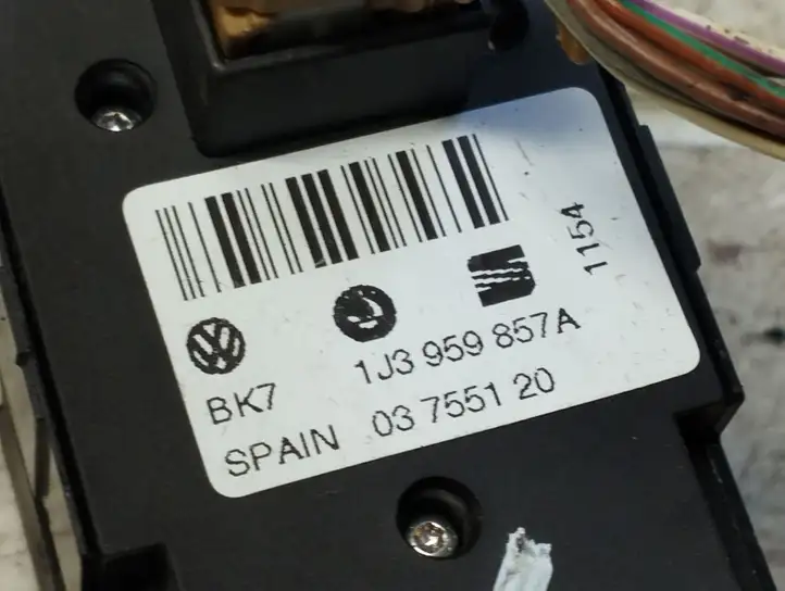 Skoda Fabia Mk1 (6Y) (1999 - 2007) 1J3959857A Блок кнопок стеклоподъемников — фото 2