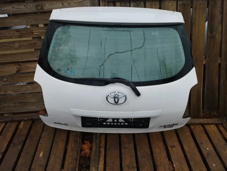 Toyota Auris 150 (2006 - 2012) Крышка багажника — фото 1