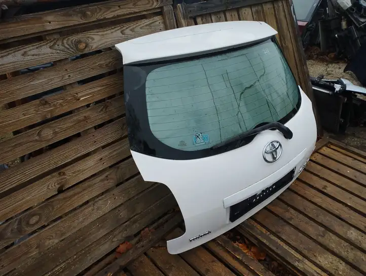 Toyota Auris 150 (2006 - 2012) Крышка багажника — фото 3