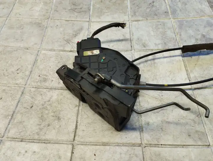 Mazda 3 I (2003 - 2006) 3N6AA21813A Замок передней двери — фото 6