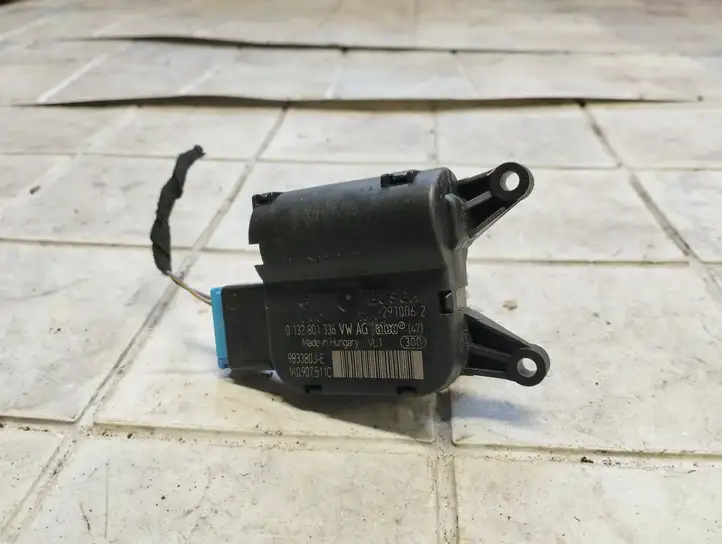 Volkswagen Golf V (2003 - 2009) 0132801336 Двигатель задвижки потока воздуха — фото 1
