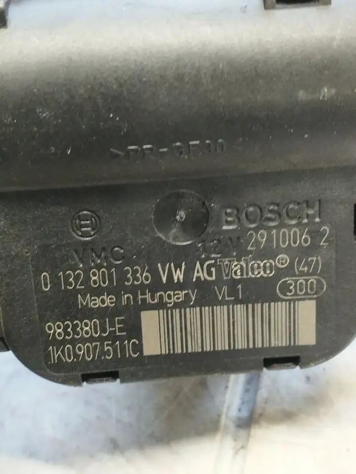 Volkswagen Golf V (2003 - 2009) 0132801336 Двигатель задвижки потока воздуха — фото 2