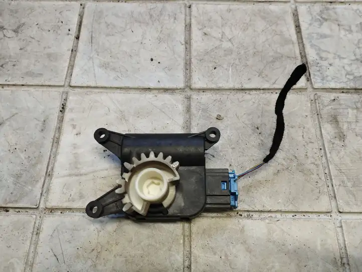 Volkswagen Golf V (2003 - 2009) 0132801336 Двигатель задвижки потока воздуха — фото 4
