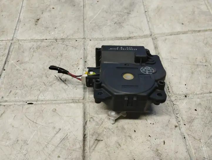 Mitsubishi Colt (2004 - 2008) AE0637008320 Двигатель задвижки потока воздуха — фото 2