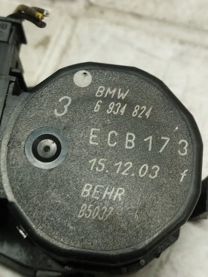 BMW 3 E46 (1998 - 2005) 6934824 Двигатель задвижки потока воздуха — фото 3