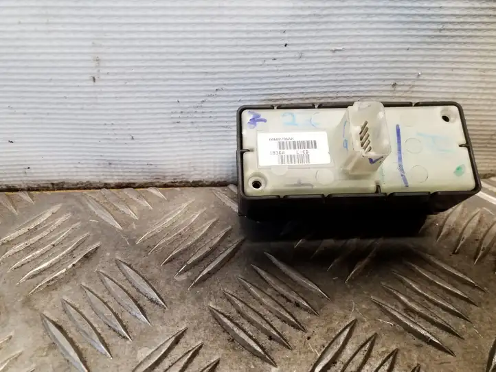Chrysler 300 - 300C (2005 - 2011) 04602786AA Кнопка стеклоподъемников — фото 2