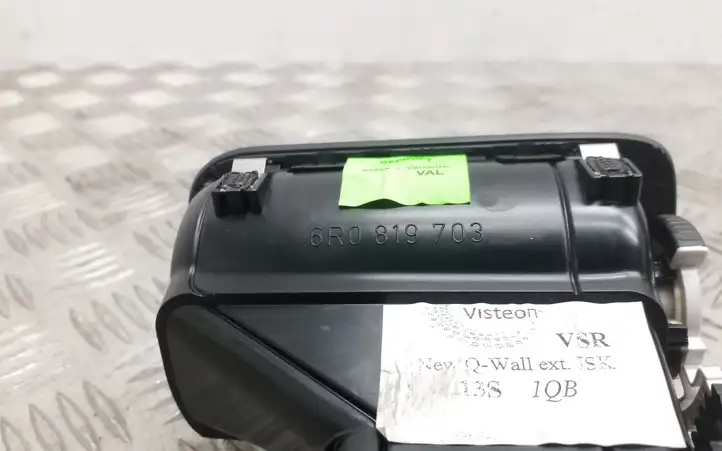 Volkswagen Polo V 6R (2009 - 2015) 6R0819703 Боковой воздушный дефлектор — фото 5