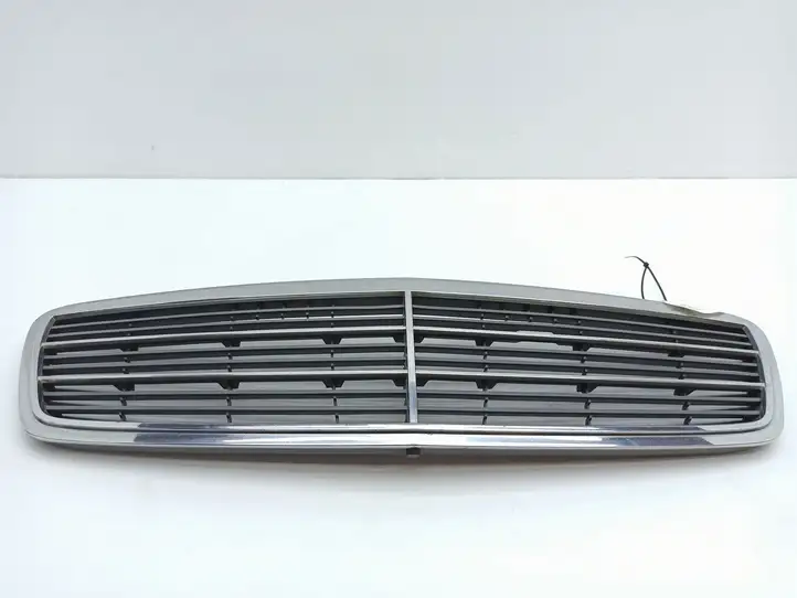 Mercedes-Benz C W203 (2000 - 2007) A2038800483 Передняя решетка — фото 1