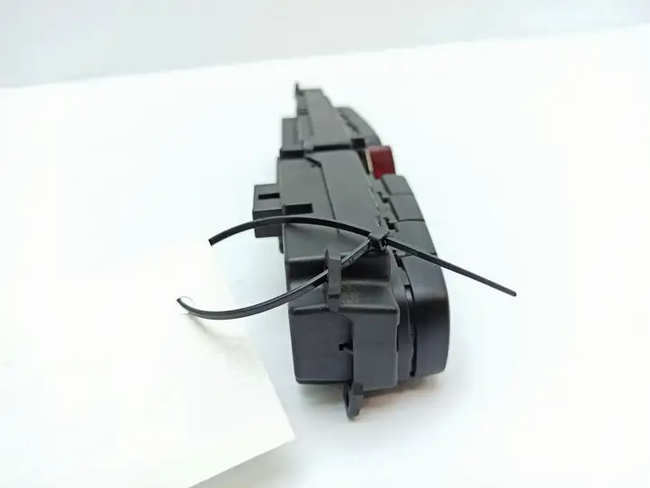 Mercedes-Benz C W203 (2000 - 2007) 2038218258 Другие включатели / ручки/ переключатели — фото 4