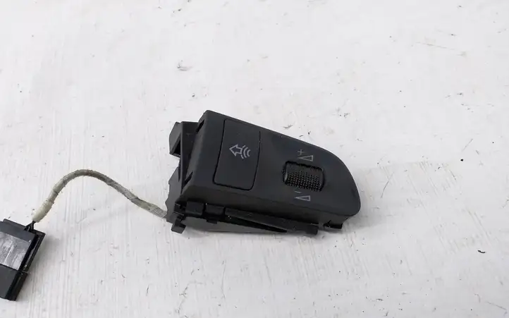 Audi A3/S3 8P (2004 - 2008) 4F0951527A Кнопки на рулевом колесе — фото 1