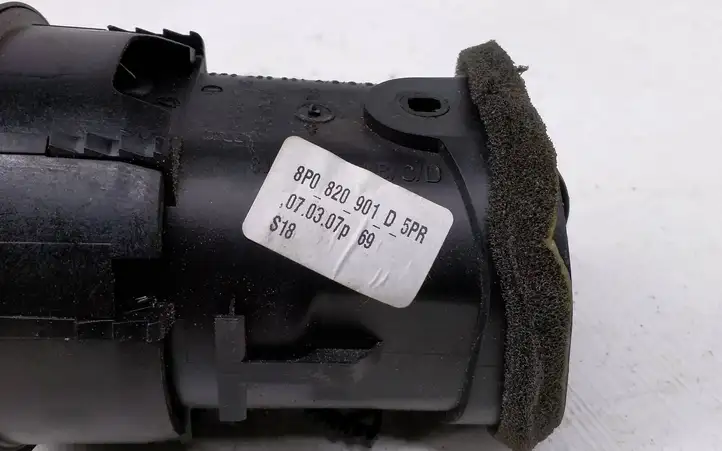 Audi A3/S3 8P (2004 - 2008) 8P0820901D Боковой воздушный дефлектор — фото 2