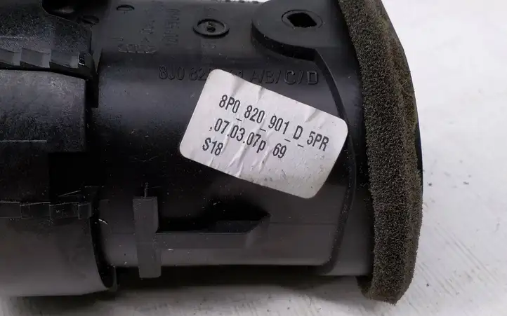 Audi A3/S3 8P (2004 - 2008) 8P0820901D Боковой воздушный дефлектор — фото 2