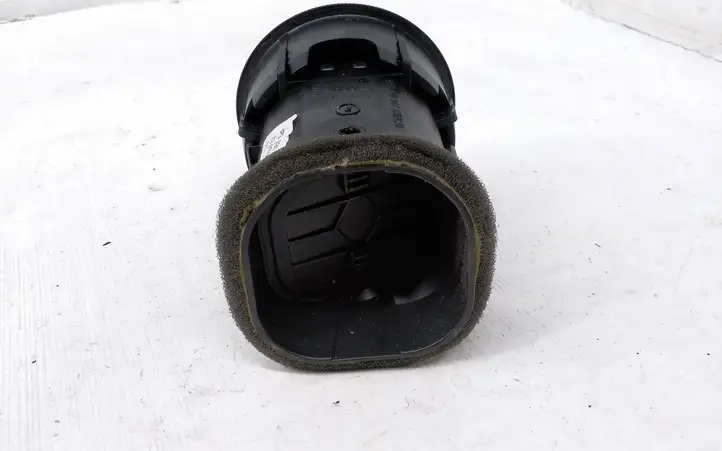 Audi A3/S3 8P (2004 - 2008) 8P0820901D Боковой воздушный дефлектор — фото 4