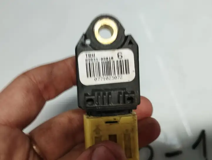 Toyota Yaris (2009 - 2012) 898310D010 Датчик удара SRS — фото 10