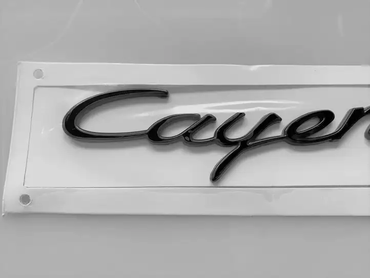 Porsche Cayenne (9PA) (2002 - 2010) Эмблема производителя — фото 2