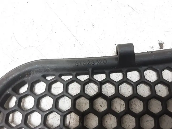 Volvo S60 (2010 - 2013) 31323420 Передняя решетка — фото 3
