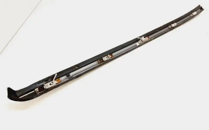 Volvo XC60 (2008 - 2013) 31297722 Накладка стоек лобового стекла — фото 2
