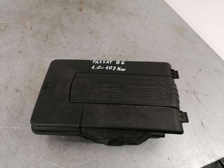 Volkswagen PASSAT B6 (2005 - 2010)  1K0915443C Крышка ящика аккумулятора
