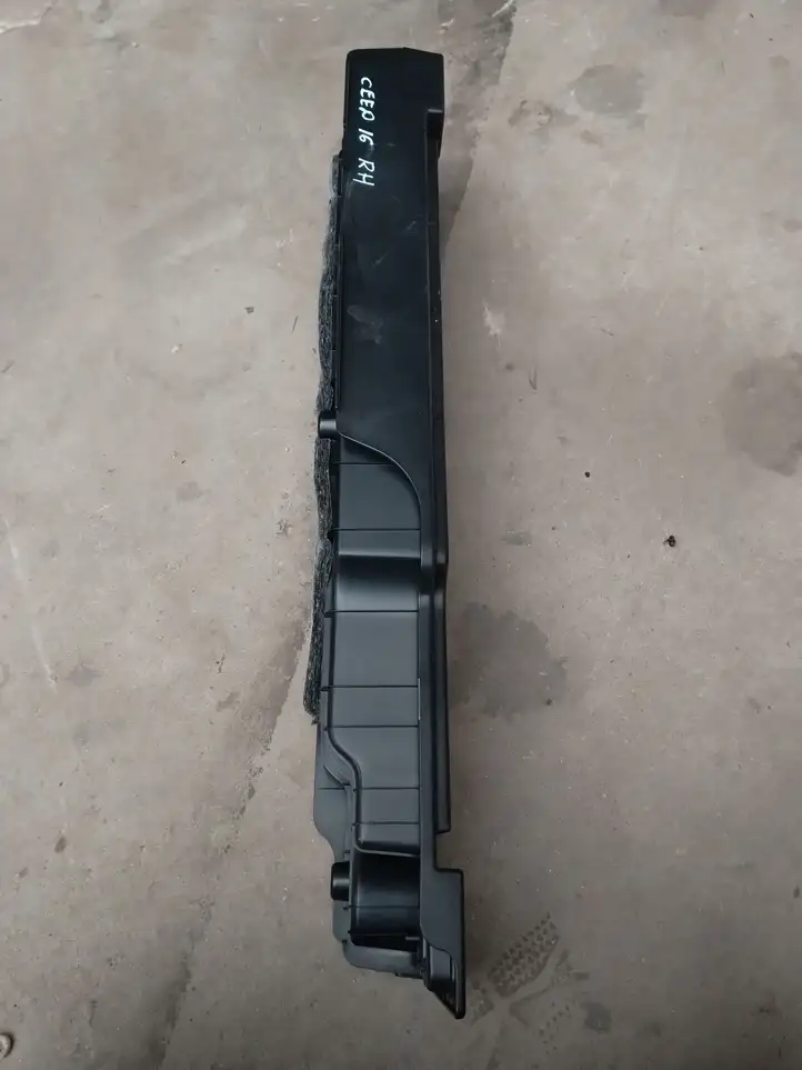 Kia Ceed (2015 - 2018) Ящик для хранения в багажнике — фото 2