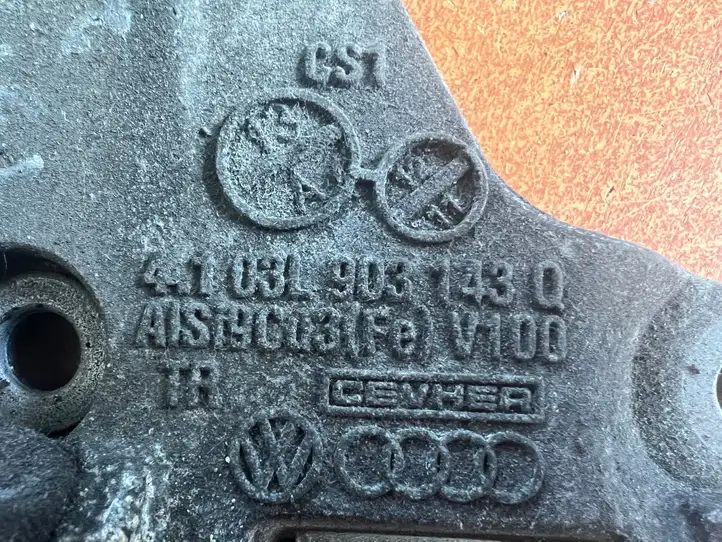 Skoda Yeti (5L) (2013 - 2018) 03L903143Q Кронштейн генератора — фото 3