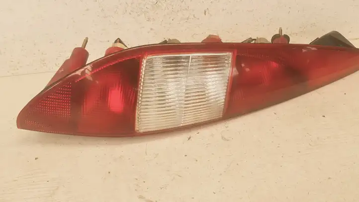 Ford Mondeo Mk III (2000 - 2007) 1S7113405C Задний фонарь в кузове — фото 1