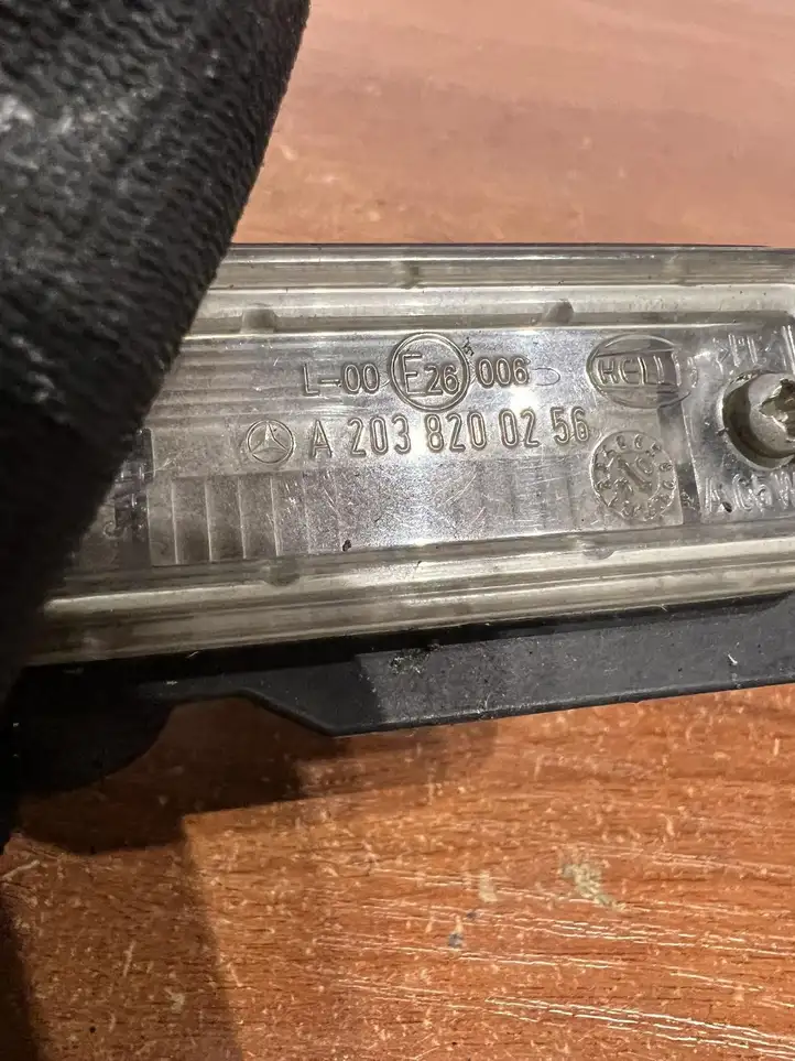 Mercedes-Benz E W211 (2002 - 2009) A2038200256 Подсветка номера — фото 3