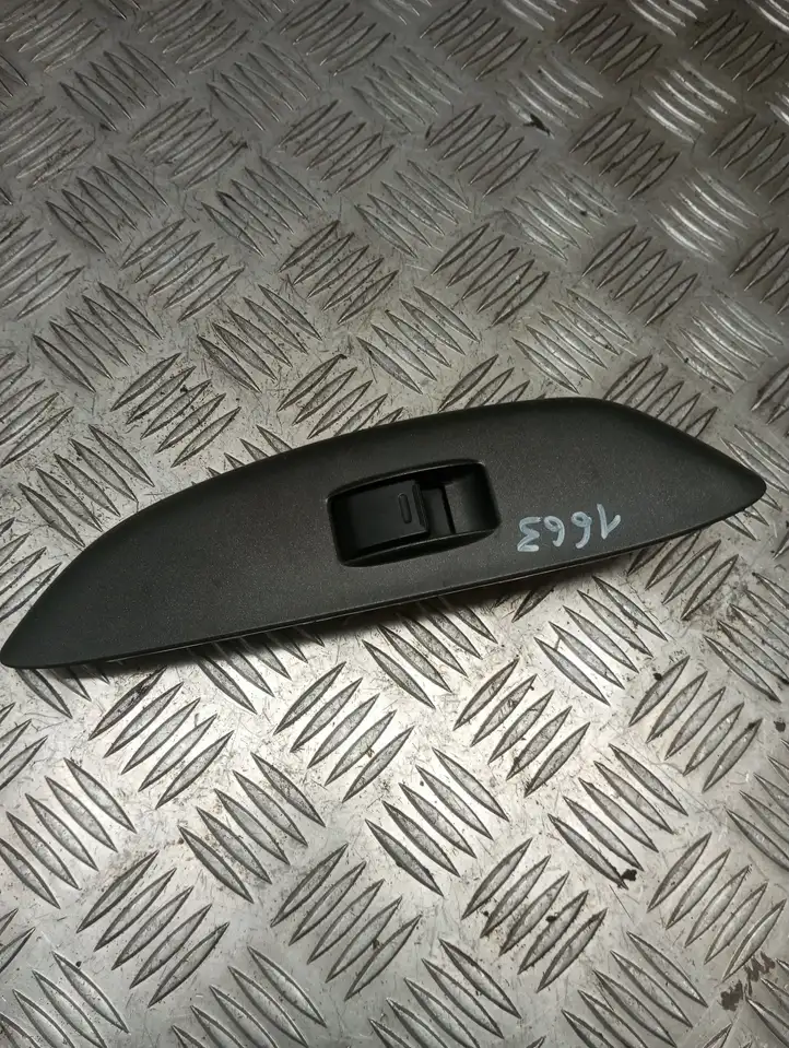 Toyota Yaris (1999 - 2003) Блок кнопок стеклоподъемников — фото 1